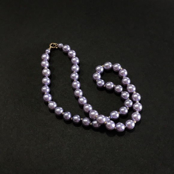 Vintage Faux Pearl Necklace / Choker, Purple, Individually Knotted; 15" - Picture 6 of 7